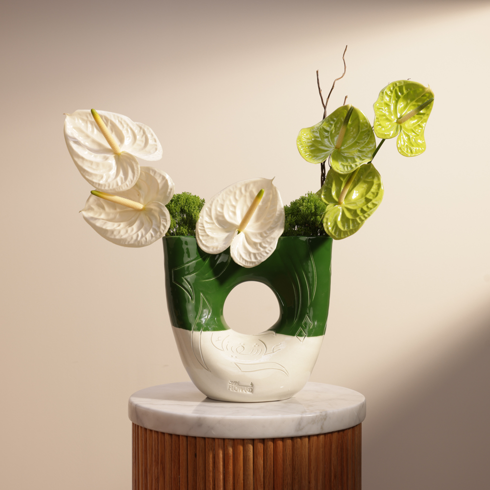 سحر بتلات الزهور | مزهرية من كيراموس