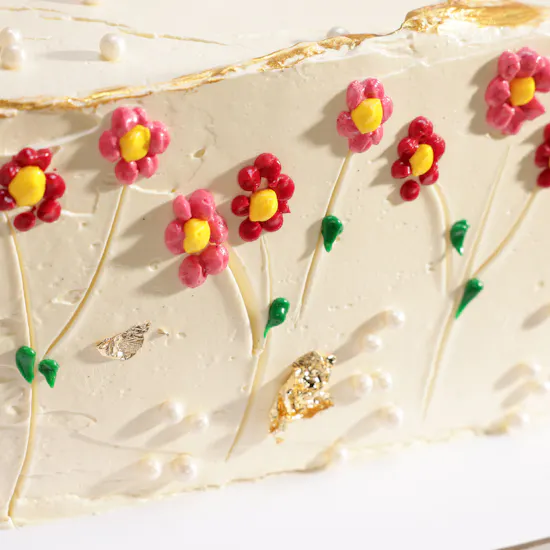 Floward Macarons and Flowers Cake
