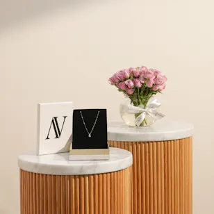 AV Jewelry Luxury Women Necklace | Stunning Flowers Vase
