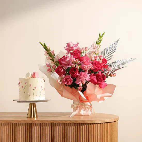 Floward Flowers with Macrons Cake | Unique Bouquet