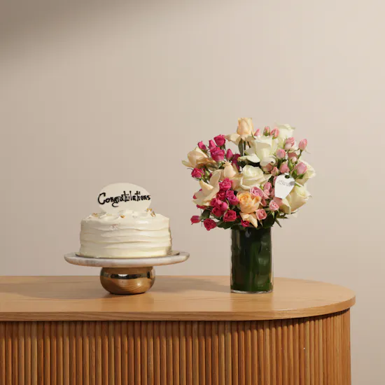 Sucre De Nada Congratulations Vanilla Cake | Festive Flower Vase