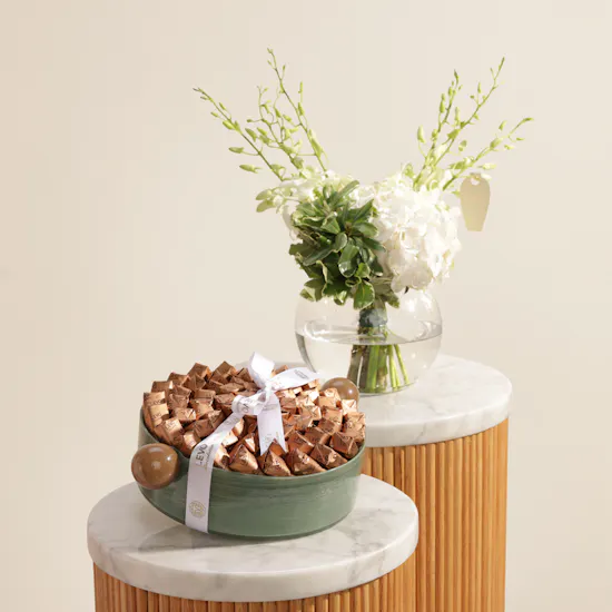Levo Crepe Dentelle Chocolate Green Tray | Fancy Flower Vase