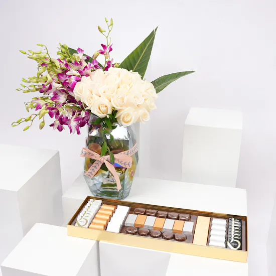 Bostani Signature Big Black Box | White Roses