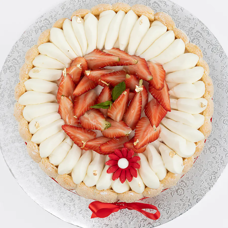 Charlotte Cake | Red Roses 4