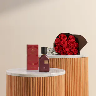 Royal Palace Equss 3 Italy for Unisex | Red Roses