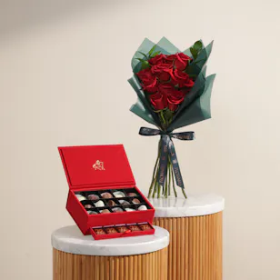 Godiva Small Royal Chocolate Box | Quiet Red Flower