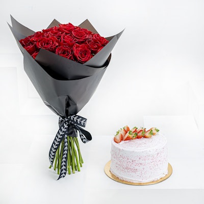 Strawberry Cake | 25 Red Roses
