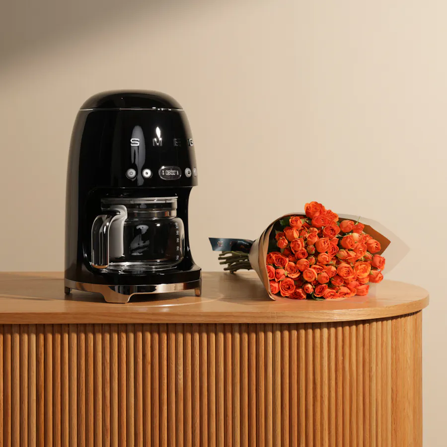 Smeg 50's Style Drip Filter Black Coffee Machine | Flowers Bouquet 1