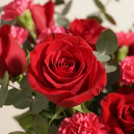 مزهرية زهور السعادة الأنيقة