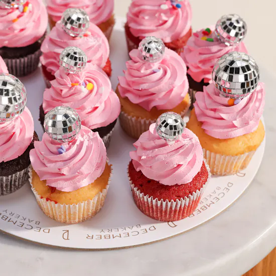 December Cake Cheerful Cupcakes