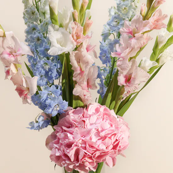 مزهرية زهور تناغم السماء والزهور
