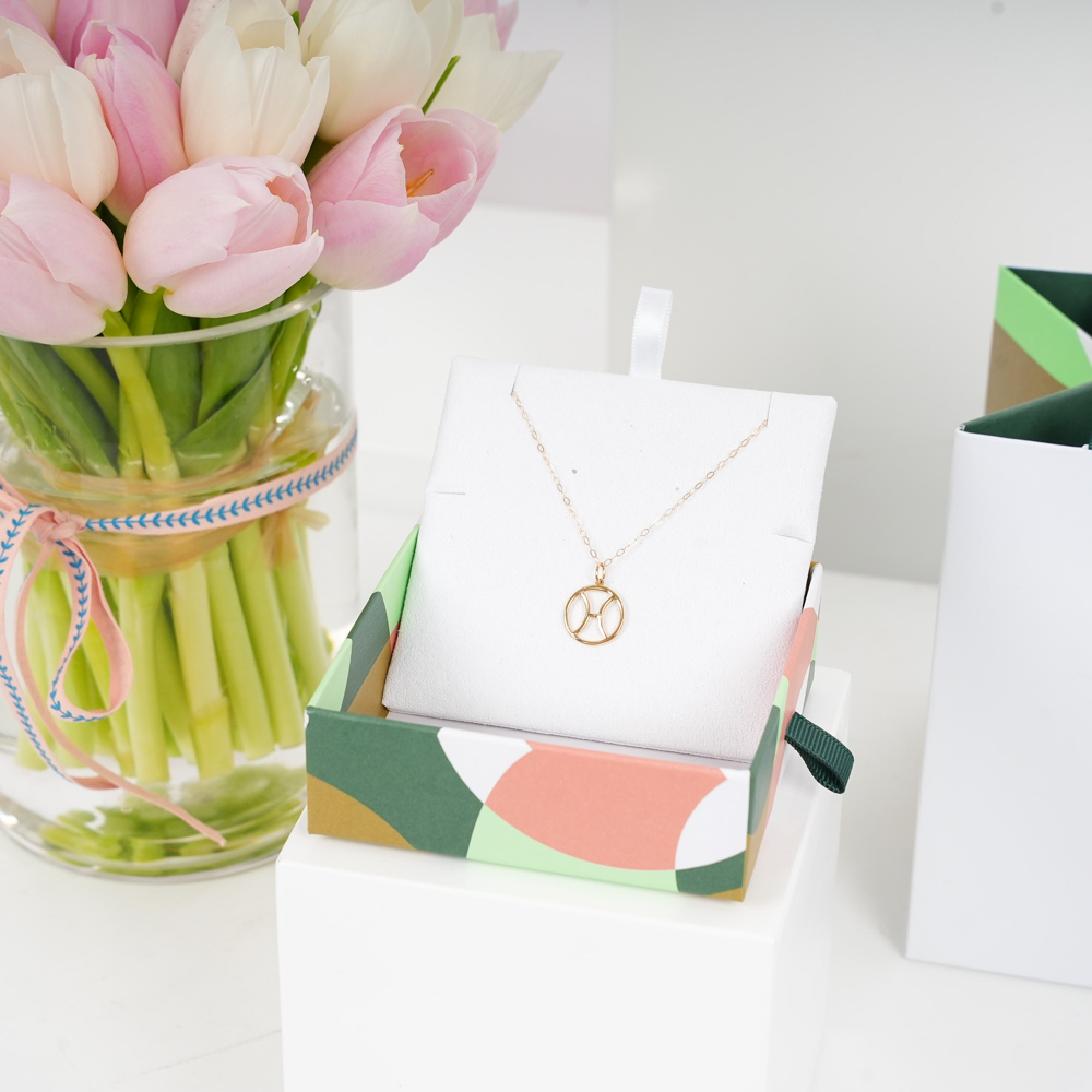 قلادة برج الحوت الذهب من مس ال | مزهرية التوليب  