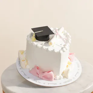 Floward Graduation Heart White Cake Floward Graduation Heart White Cake