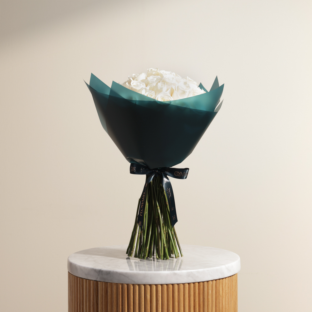 باقة الجوري الأبيض الأنيقة 