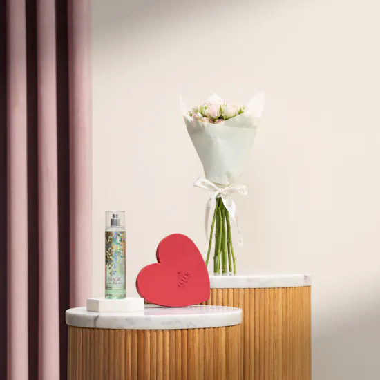 عطر للجسم ماجيك ان ذا اير من باث اند بودي وركس | شوكولاتة من فلير مع باقة زهور