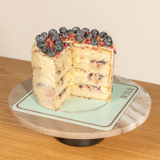 Nola Vanilla Blueberry Cake | Pink Roses Bouquet