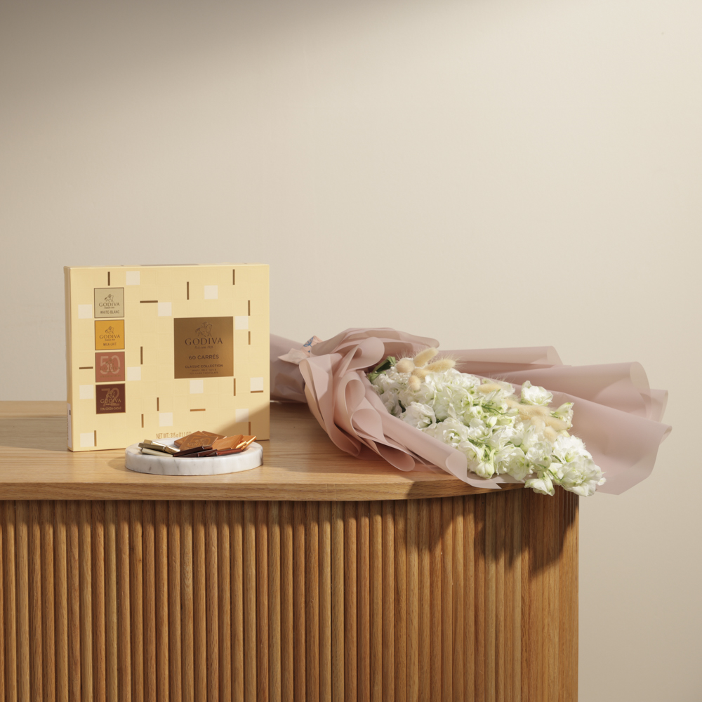 صندوق كاريه كلاسيك من جوديفا | دلفينيوم ابيض