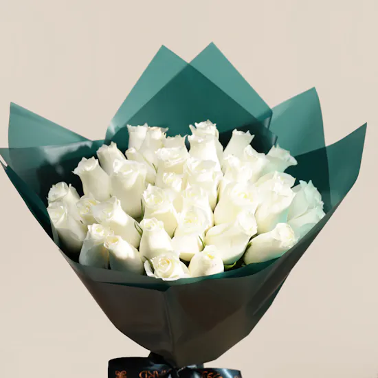 Alshal Luxury Unisex EDP and White Fabric | Joyful Roses Bouquet