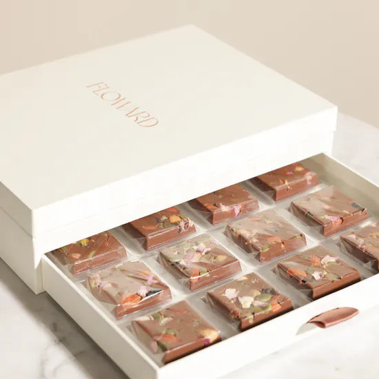Floward 150 BHD Card and Chocolate Box | Floral Breeze