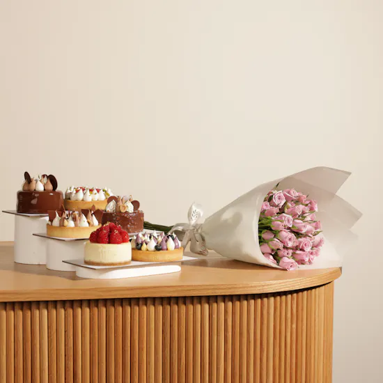 Patisserie by Guillermo Palomo Bakery Gift Box | Purple Dreams Bouquet