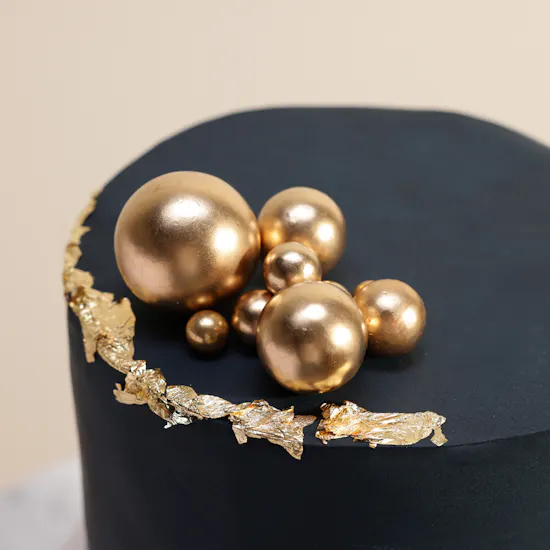 Floward Golden Midnight Birthday Cake