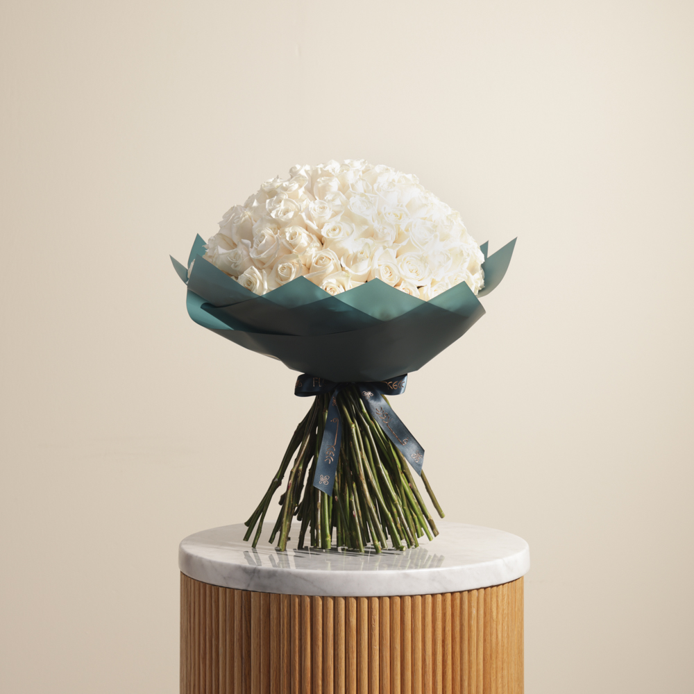 باقة 100 جوري بيضاء أنيقة