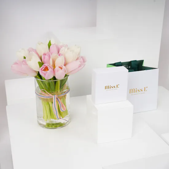 Miss L Pisces Zodiac Sign Gold Necklace | Tulips Vase