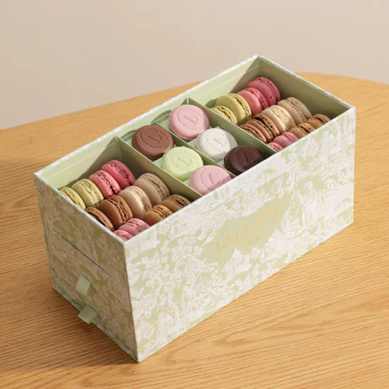 Ladurée Podium Macaron & Eugénie Box