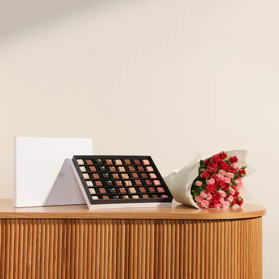 Le Doré Large Chocolate Gift Box | Baby Roses Bouquet