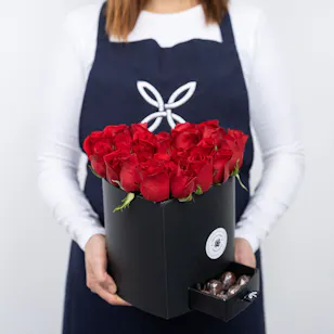 Floward Caramel Almond Chocolate | Enchanting Roses