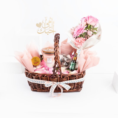 Create Your Mom Basket With Pink Roses