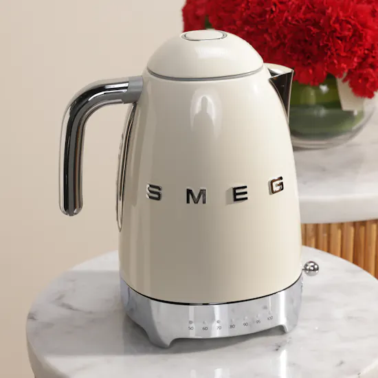 Smeg Retro Style Cream Electric Kettle | Glam Red Flowers