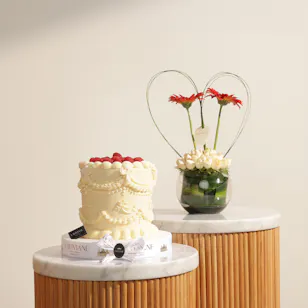 Laviviane Raspberry Vanilla Royal Cake | Glam Flower Vase