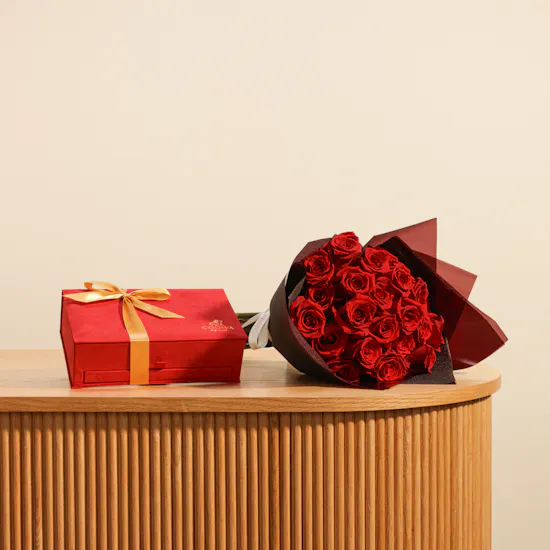Godiva Small Royal Chocolate Box | Love Bouquet