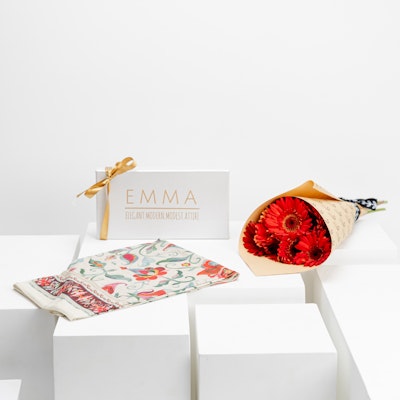 Emma Graceful Passion Scarf | Red Gerbera