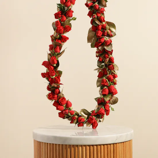 Red Rose Graduation Lei