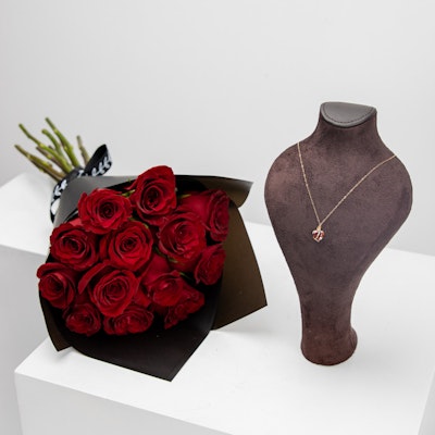 L'Azurde Red-Heart Necklace & 12 Red Roses