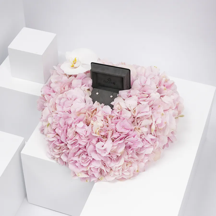 Lustro Jewelry & Soft Florals  5