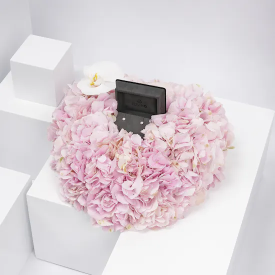 Lustro Jewelry & Soft Florals