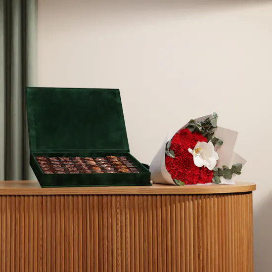 Fuala Velvet Chocolate Box | Red Carnation