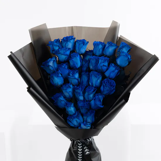 31 Blue Roses | Black Wrap