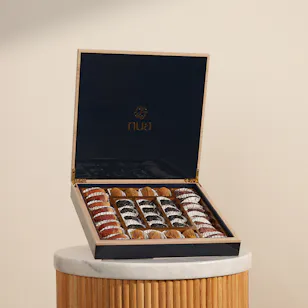 صندوق تمركلاسيك خشب أزرق داكن من نوا