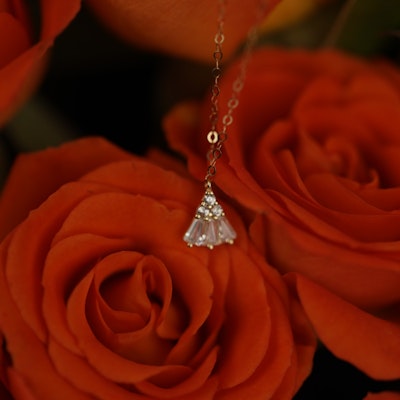 Amal Al Majed Fancy Fan Necklace | Orange Roses