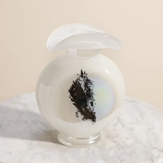 Floward Pearly White Glass Vase