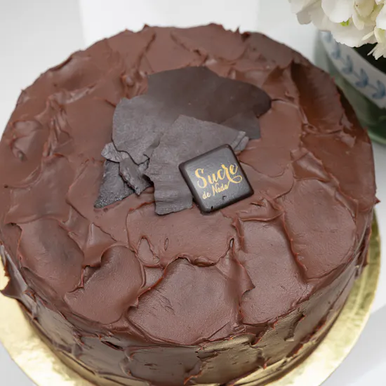 Sucre De Nada Chocolate Fudge Cake | Blush Blossoms