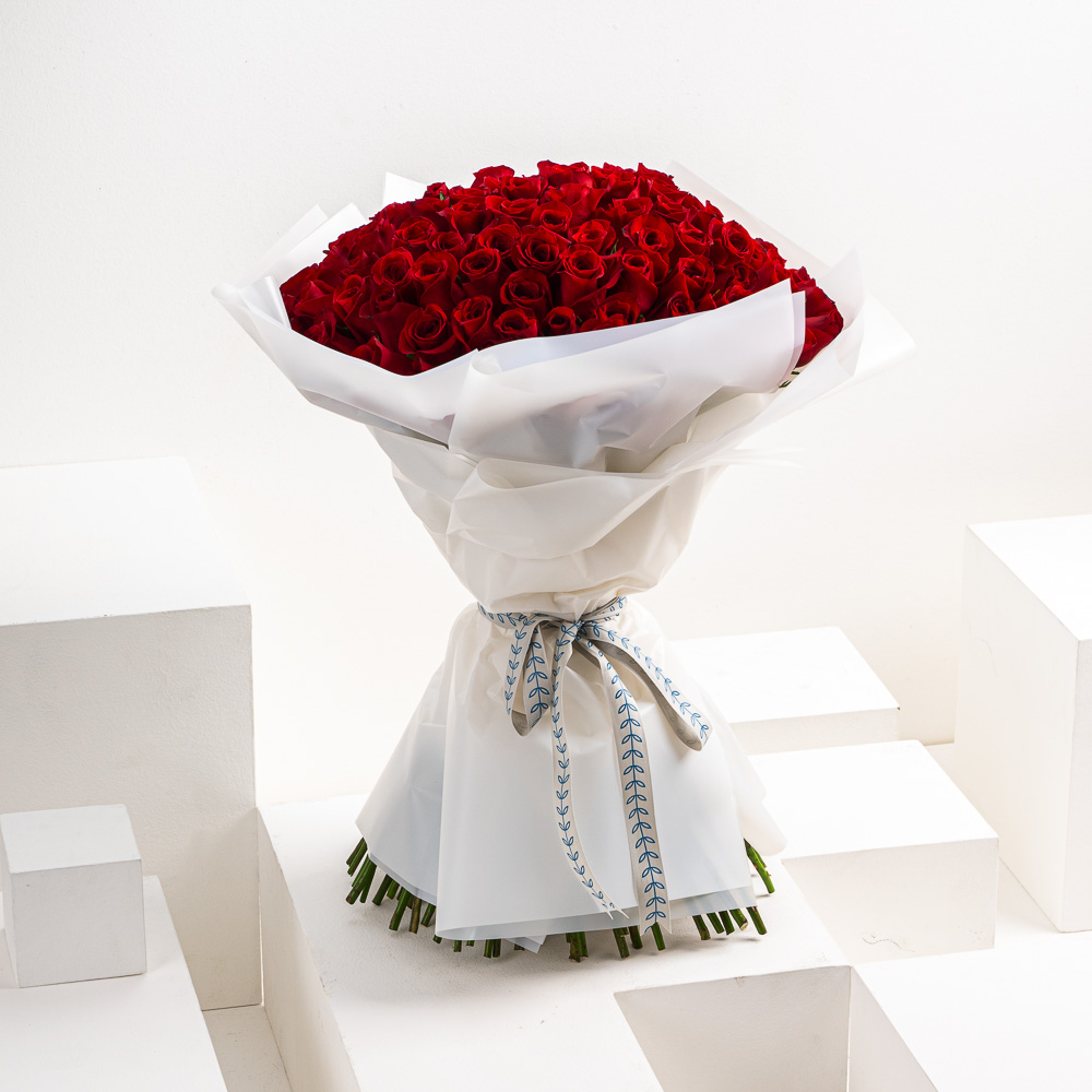 Amazing 100 Red Roses