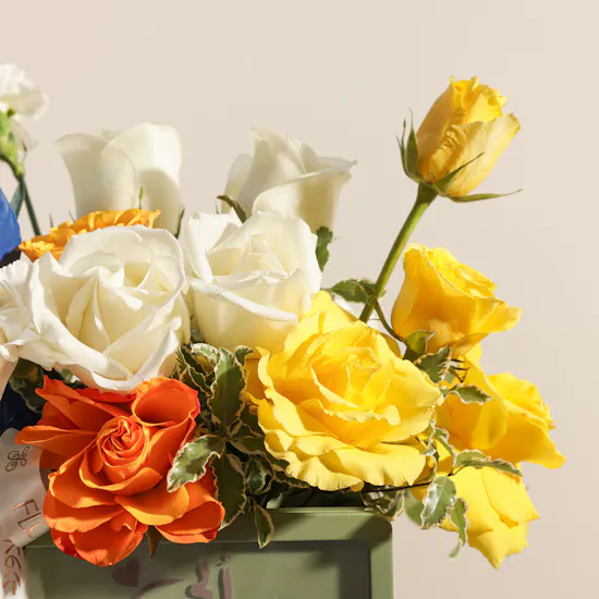 Floward Chocolate and Flowers Stand for Dad