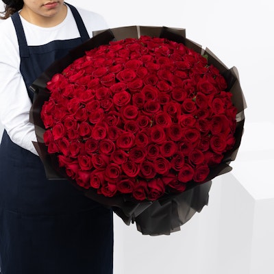  150 Red Roses 