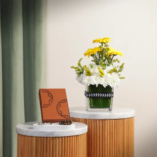 Floward Rosary | Cosmic Flowers Vase
