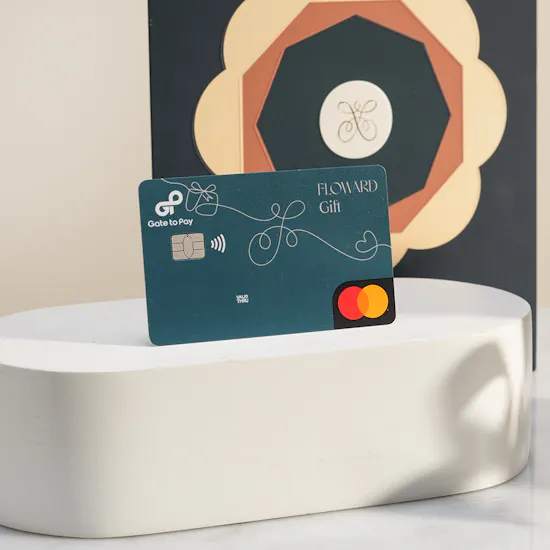 Floward Card | Perfect Catch Roses Vase